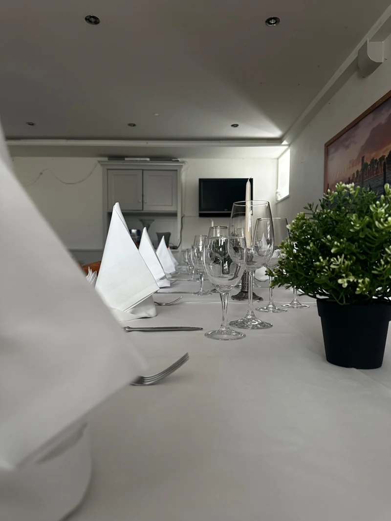 Liebevoll gedeckter Tisch im Belvedere